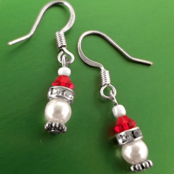Adorable Little Santa Earrings - Picture 1 of 5